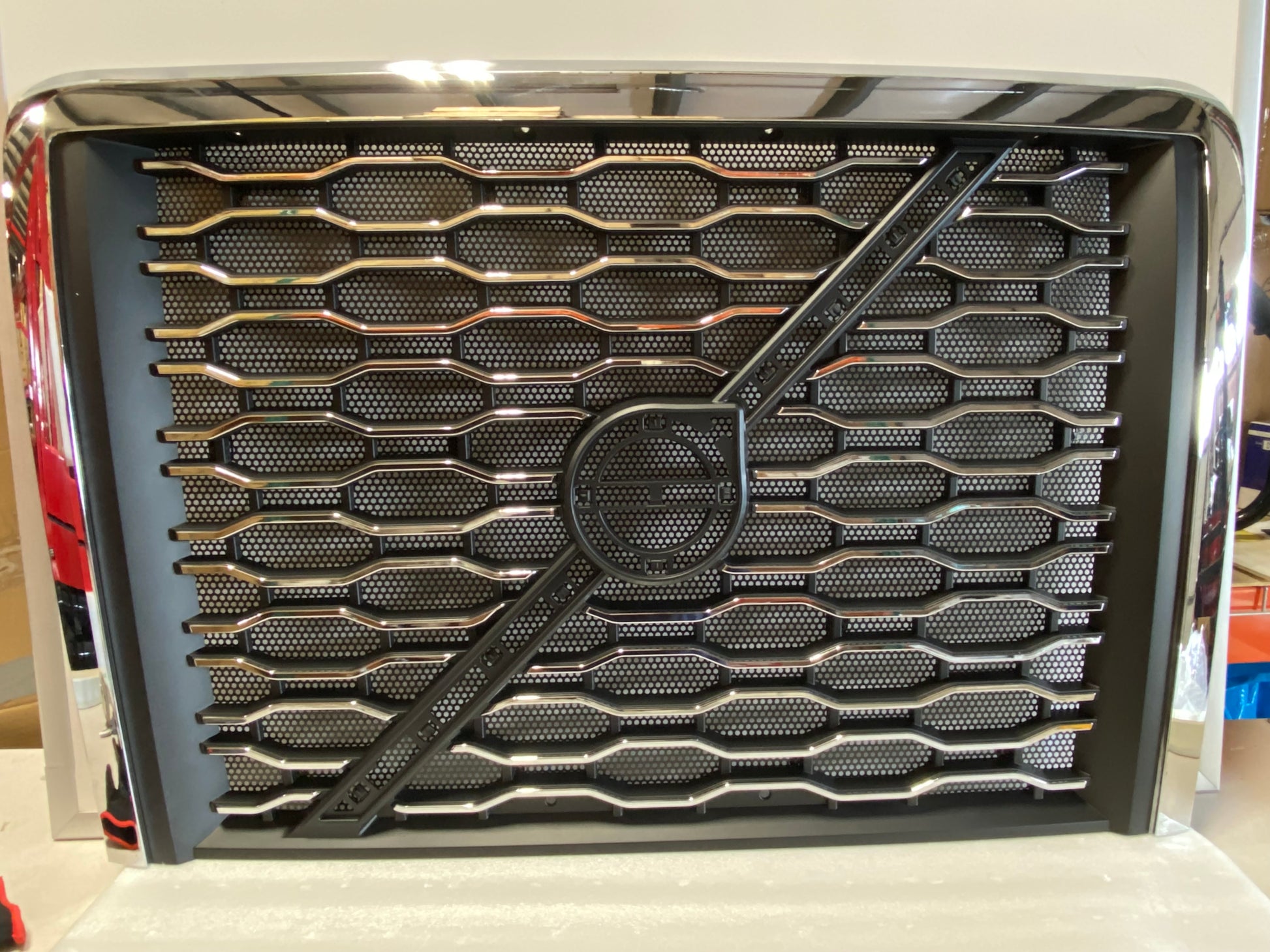 Volvo VNL Grille With Bug Screen, 2018-2020 - 84724157